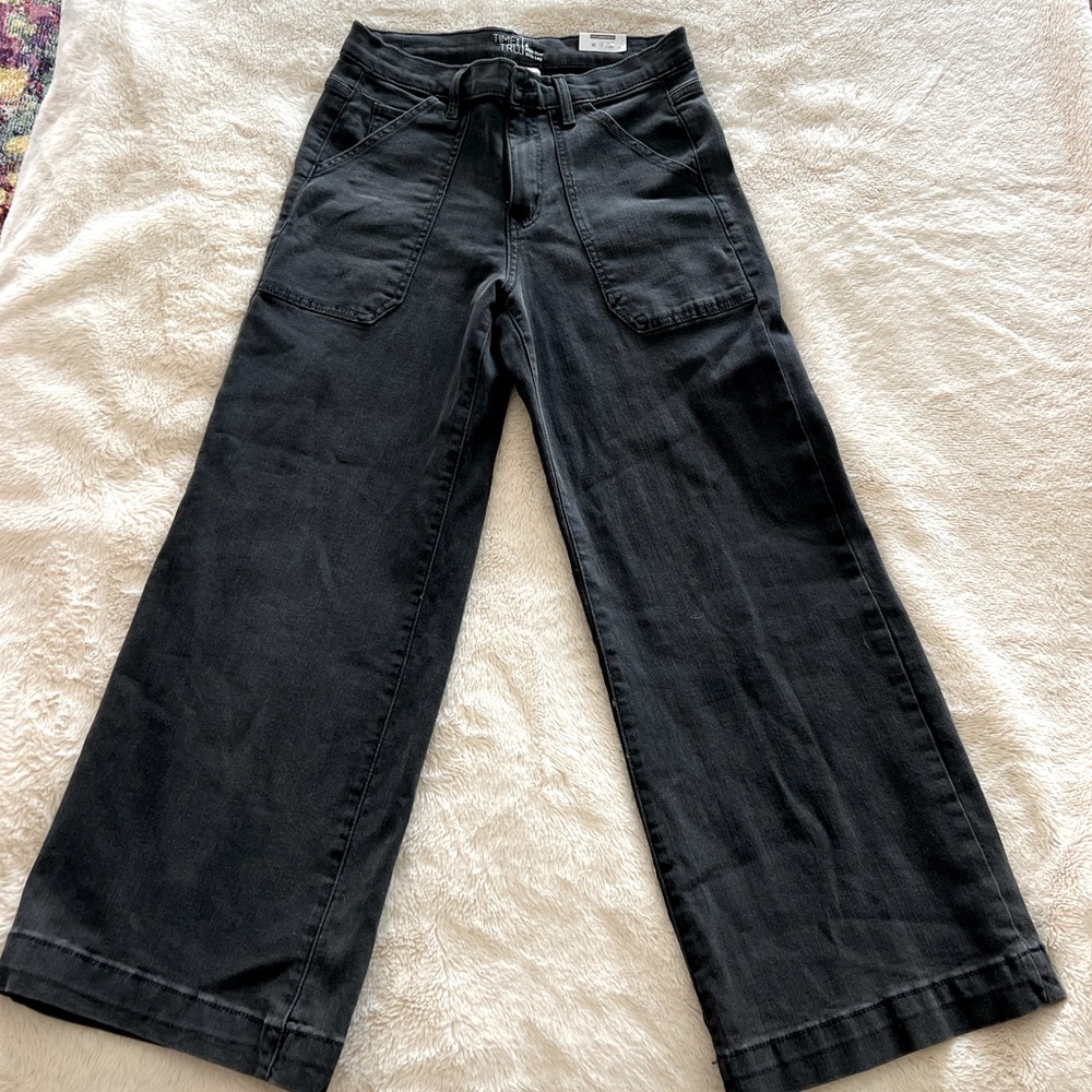 Time and Tru Jeans, NWT Size 4, black/gray; High Rise Ankle Length